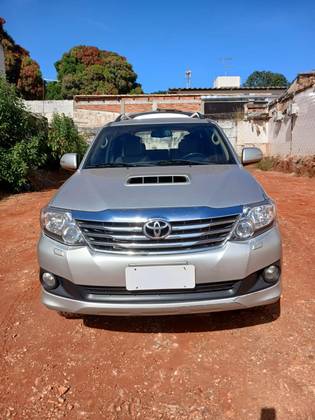TOYOTA HILUX SW4 3.0 SRV 4X4 7 LUGARES 16V TURBO INTERCOOLER DIESEL 4P AUTOMÁTICO